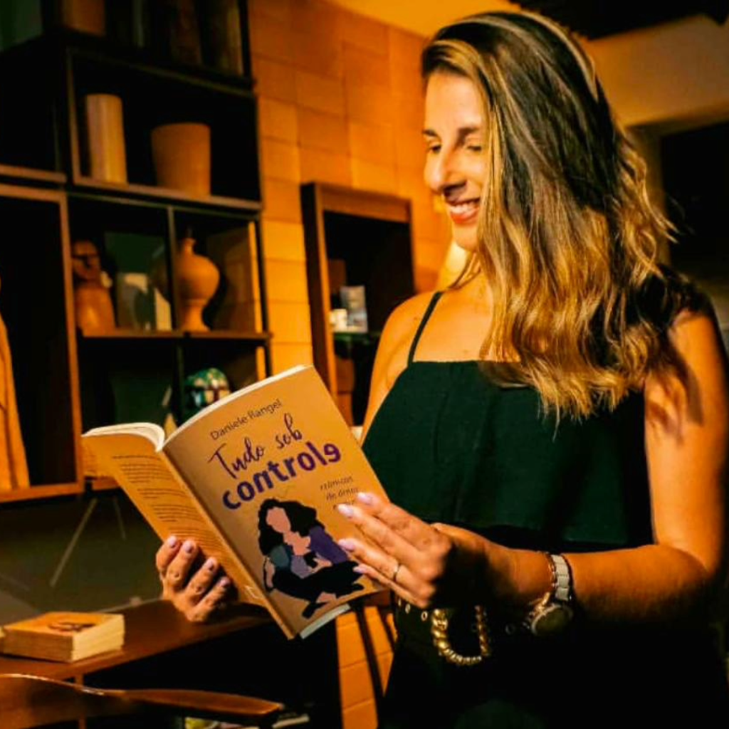 Daniele Rangel e seu livro Tudo sob controle